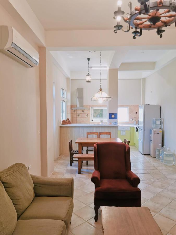 Yilan Beitou No.117 Bed & Breakfast Luodong Bagian luar foto