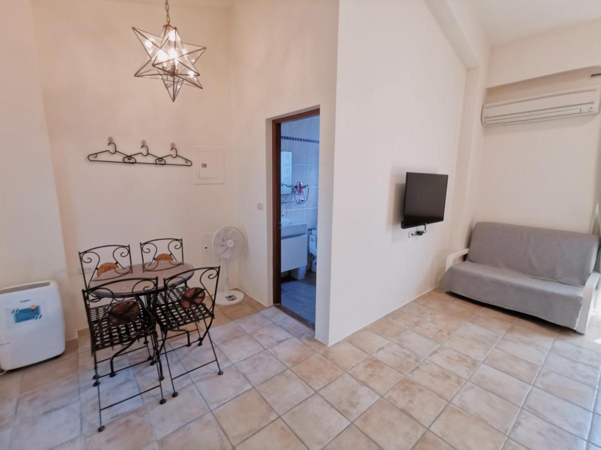 Yilan Beitou No.117 Bed & Breakfast Luodong Bagian luar foto